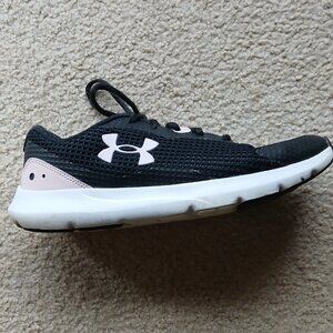Ladies UNDER ARMOUR sneakers (Size 9 )